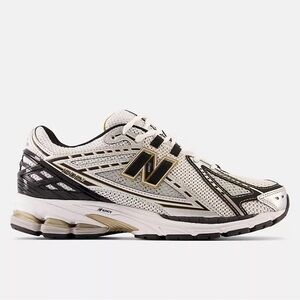 NEW BALANCE 1906R—Metallic Silver / Gold, Unisex: Men’s 7.5, Women’s 9.